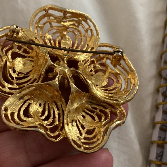 Gorgeous aurora borealis seed faux pearl brooch. - Picture 6 of 6